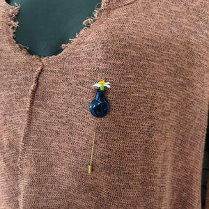 Tiny Glass Blue Bottle / Vase Stick Pin